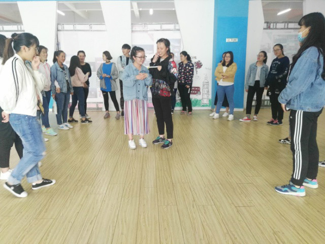 我为艺术狂——外语系“品戏剧·论古今”完满班级系列活动