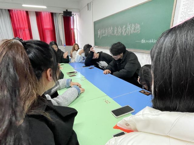 【完满班级】调节生活节奏 玩转花样桌游——艺术传媒学院数字媒体2002班举办桌游活动