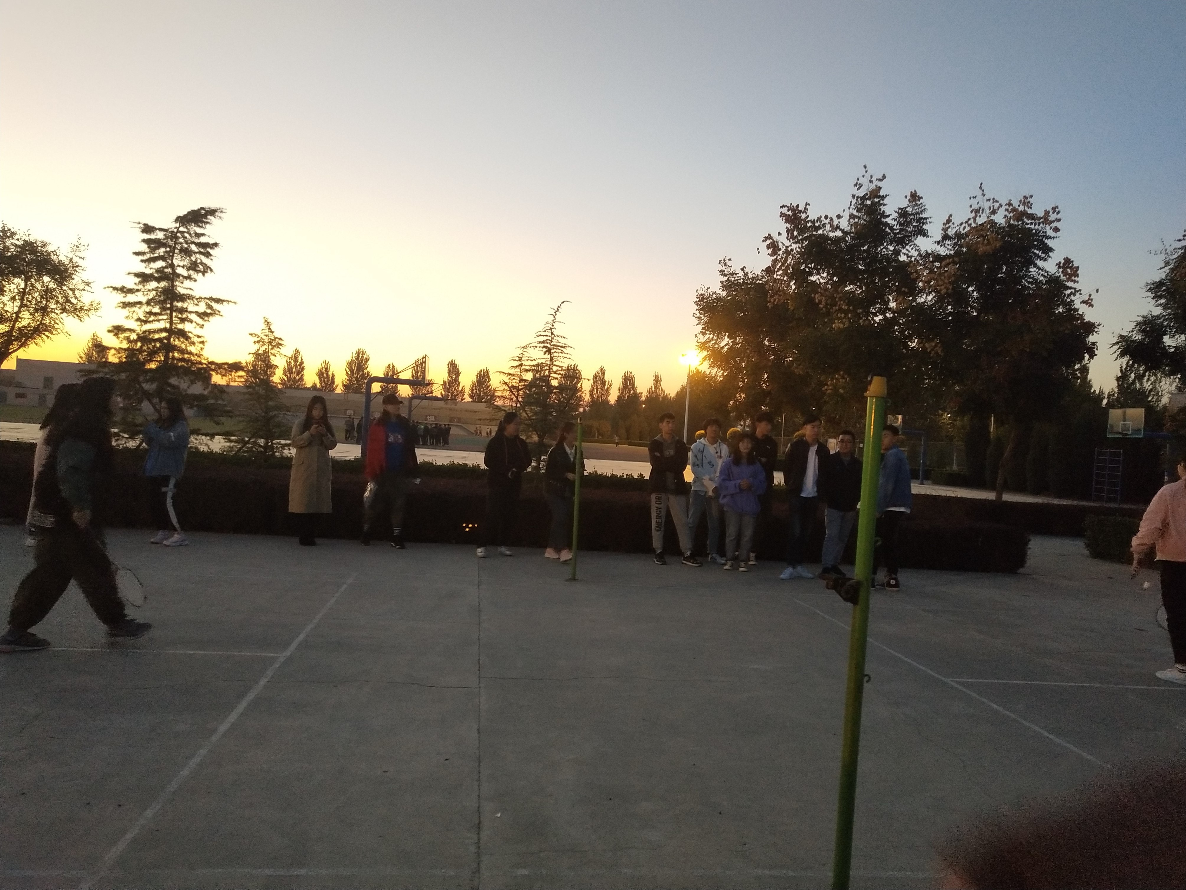 【完满班级】舞青春节拍 展东地风采——艺术传媒学院环设1701班举办“勇往直前 体味人生”羽毛球趣味游戏