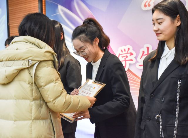 【青马工程】青春绽放 梦想起航——大数据学院、信息工程学院&食品与环境学院“青马工程”完满教育学生骨干知行班培养计划结业仪式