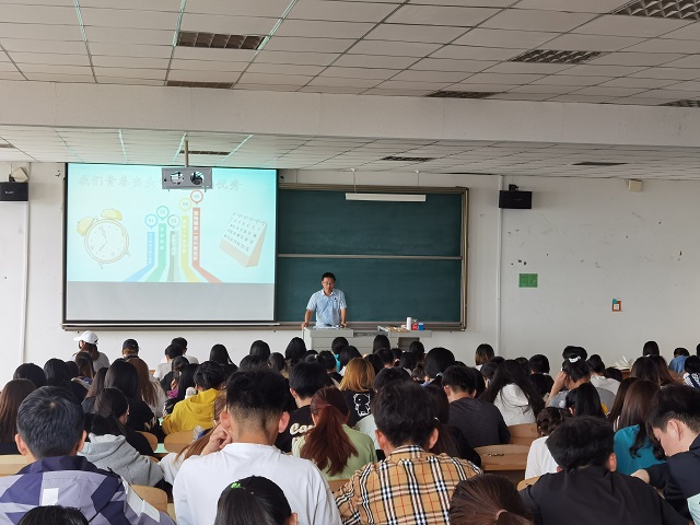 【辅导员说完满】时间都去哪儿了——淬炼·国际商学院2020级“辅导员说完满”专题活动