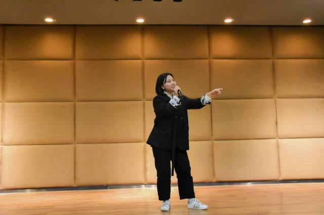 青春与艺术碰撞 追逐诗与远方 ——食品与环境学院第九届“逐梦青春 不负韶华”金话筒主持人大赛圆满落幕