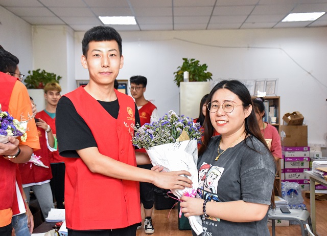 大数据学院、信息工程学院首届“弘传统，聚信工”系列活动之“莘莘学子意，浓浓师生情”教师节感恩活动