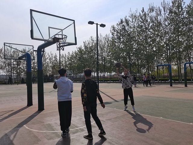 【完满班级】青春无畏 逐梦扬威——环设1803班男女篮球对抗赛