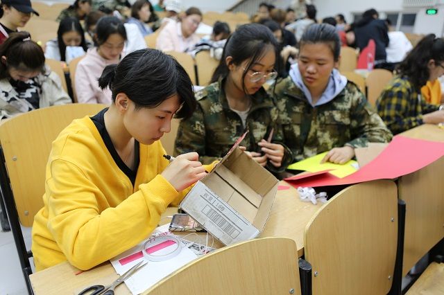 “创意改变生活 手工塑造艺术”——我和我的祖国共筑青春梦主题收纳盒制作——艺术传媒学院ATS手韵涂鸦社