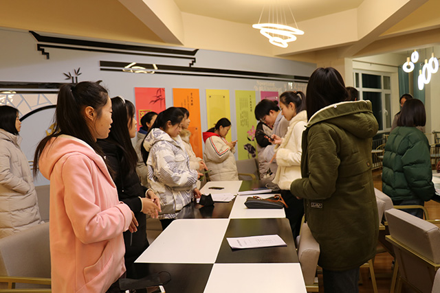 【主题团日】感恩的心 感谢有你——数字1801班主题团日活动