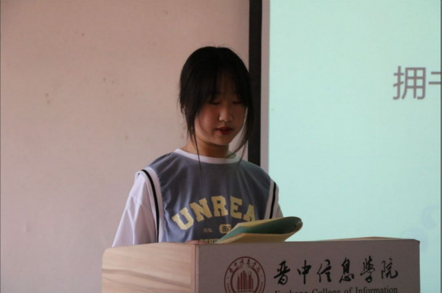 青年读书正当时 商英学子展风采——商务英语学院大咖传记阅读分享计划之拥书百城