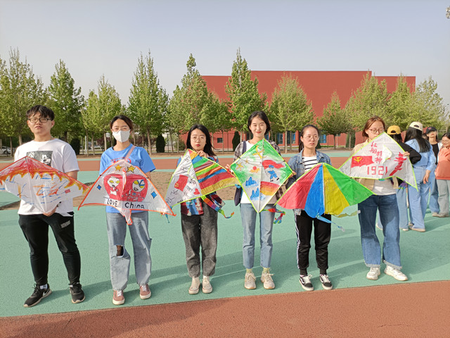 【完满班级】颜料绘制风筝 天空遥寄梦想——淬炼商学院会计1904班完满班级活动