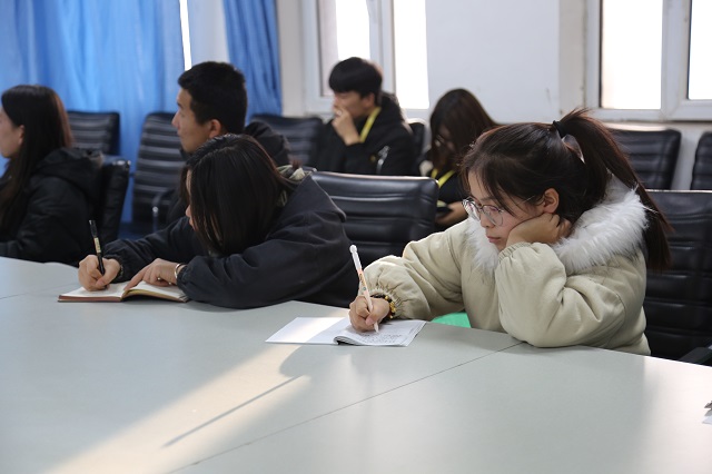 第二十五期“创客视界”传媒沙龙：探索校园记者采访技巧