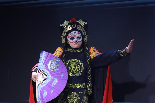 【辅导员说完满】花YOUNG忆韶华 迎完满之路——经济与管理学院2021级辅导员说完满活动