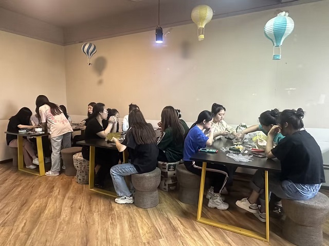 【完满团支部】卷起美好“食”光 玩转“寿司盛宴”——淬炼·国际商学院行管2101班完满团支部活动