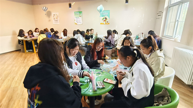 【完满团支部】巧手慧心 百转千回 扭出指尖浪漫——淬炼·国际商学院资产2201班完满团支部活动