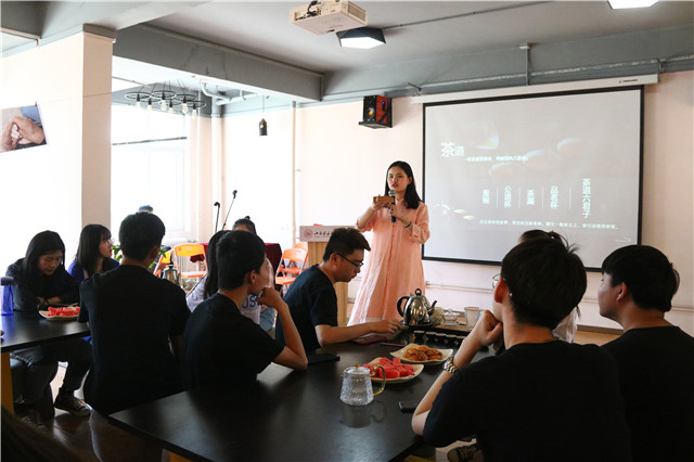 【缤纷百团】听茶之语言 品茶之韵律——“茶韵曲律”校园茶馆开放日活动成功举办