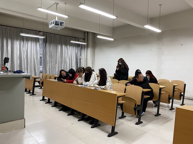 【完满班级】聚焦全国两会 牢记使命担当——淬炼商学院行管2003班完满班级活动