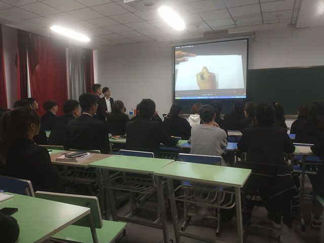 【完满班级】青春理想 实践人生 ——艺术传媒学院视觉1902班“致青春 谈谈未来的你”短视频分享会