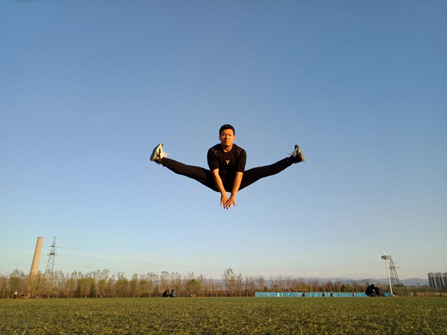 闪光的信院第260期:除了冠军 保持奔跑也是“杰”出的代名词