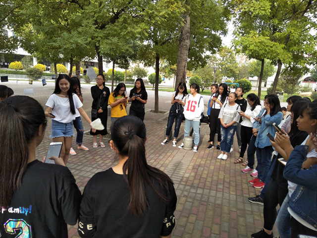 音乐+艺术 意形的塑造——外语系九月举办完满班级活动