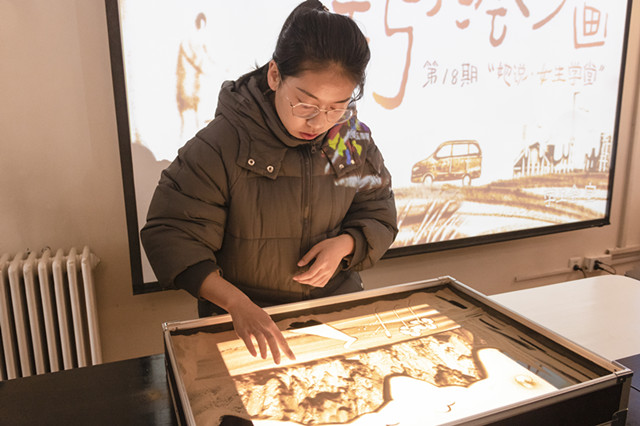 她说·女生学堂|巧手会沙画 体验沙画艺术