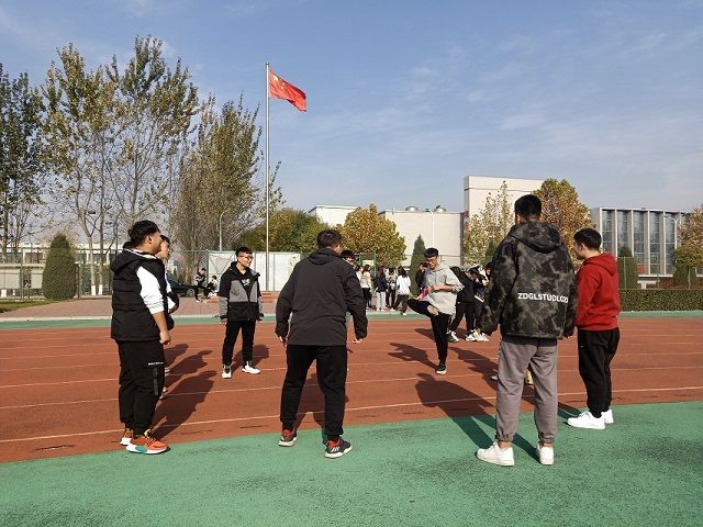 【完满班级】操纵如意 毽球飞舞——艺术传媒学院环设1903班举办室外踢毽子活动