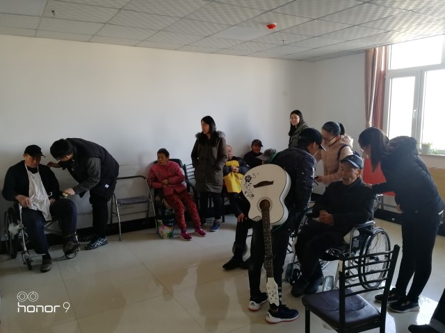 【完满班级】夕阳染透半边天 学子驱散寒冬意——机电系电子1701班举办完满班级活动
