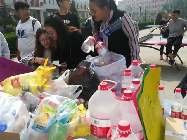 【完满班级】“瓶”水相逢 “益”路同行——淬炼商学院举办“艺”动青春主题活动（四十六）