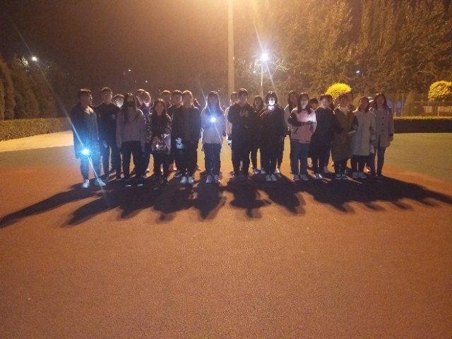 【完满班级】夜跑荧光  各展活力——淬炼商学院十月完满班级主题活动（二十一）