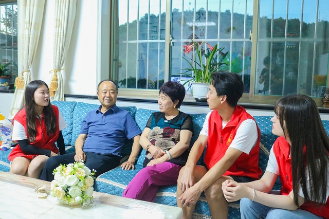【三下乡】进堂屋宅院·荣誉干部刘进宝与幸福来堡的十年相及——经济与管理学院“经”缘晋乡实践团姻缘篇