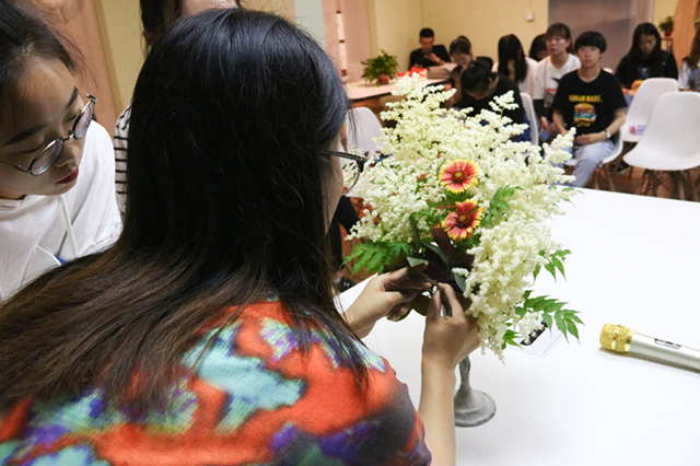 第十三期“她说·女生学堂”:感花艺优雅 享生活诗意