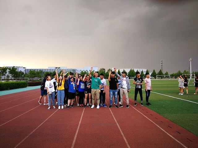 【完满班级】蓄青春之力 跑出完满光辉——动画1701班、视觉1702班举办“躁动青春 艺起夜跑”接力跑步完满班级活动