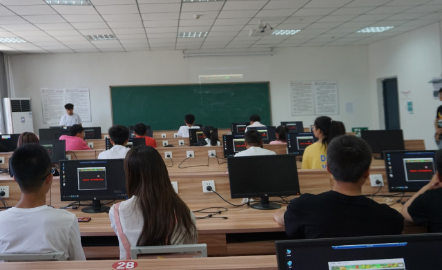 代码编写网页 程序制作动画——第二届“工科专业节”之“码”上行动代码创意设计大赛