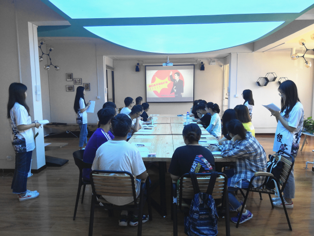 剑指长空 宪法知识战锋芒——经济与管理学院开展“法制在心中,共圆中国梦”法制知识竞赛
