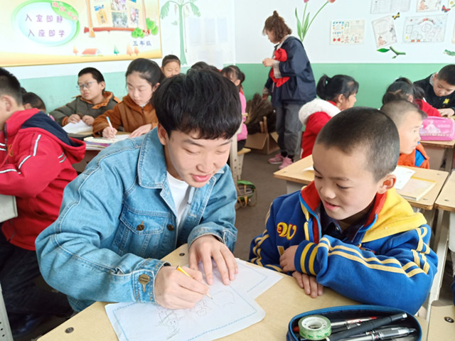 【完满班级】真情暖万家 青春见行动——艺术传媒学院环境设1802班举办下乡支教活动