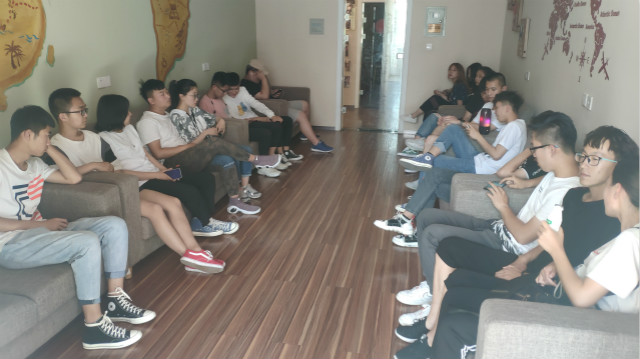 【完满班级】红歌传唱 践行“五四”——艺术传媒学院环设1806班主题活动