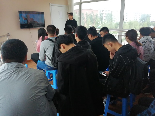 【完满班级】青春梦 中国梦——网工1701“青春与祖国同行 责任伴祖国共进”主题班会