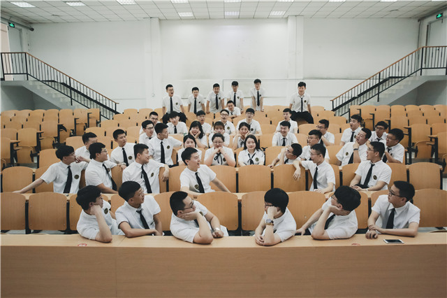 【毕业季】祝福所有的经历 挥手不说再见——智能工程学院成功举办“肆意韶华 智念壹捌”毕业系列活动