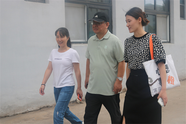 【迎新纪实】今天 迎新与教师节撞了个满怀——商务英语学院迎新纪实