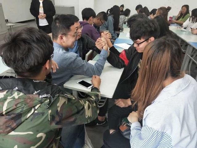 【完满班级】那些年我们玩过的游戏——艺术传媒学院环设1603班、1606班、动画1602班举办扳手腕大赛