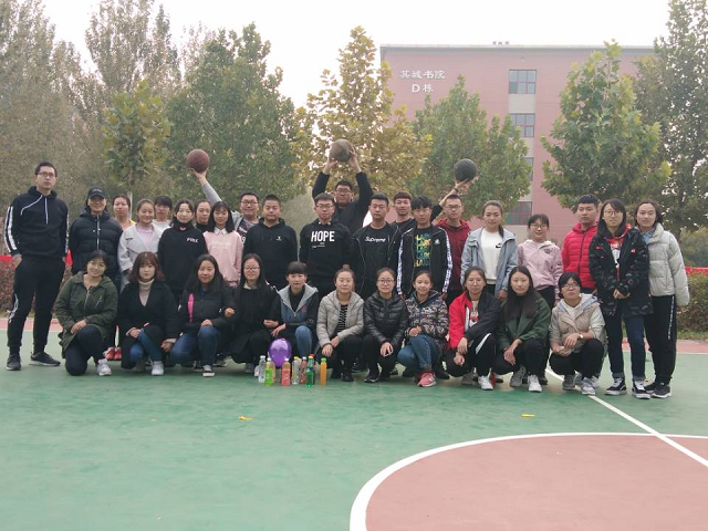 【完满班级】用球赛点燃团队之火 以激情共筑班级之风——食品与环境学院食品1801班举办篮球赛完满班级活动