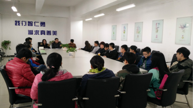 院团委组织召开学生社团发展中期座谈会