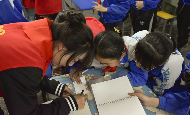 重温红色精神 体验语言魅力——乡村小学“金话筒”红色宣讲员