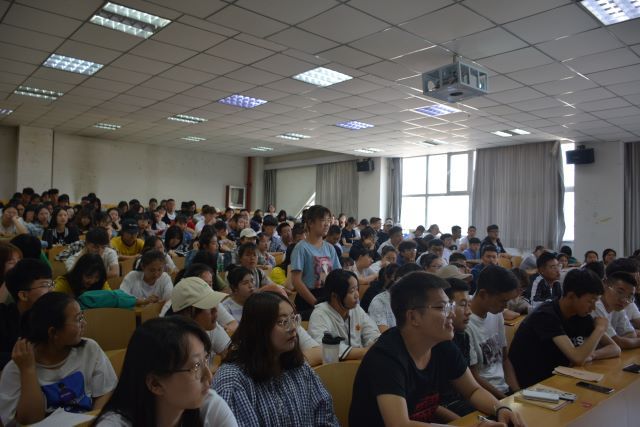 【辅导员说完满】参与志愿服务 争做公益青年——食品与环境学院2018级主题年级会