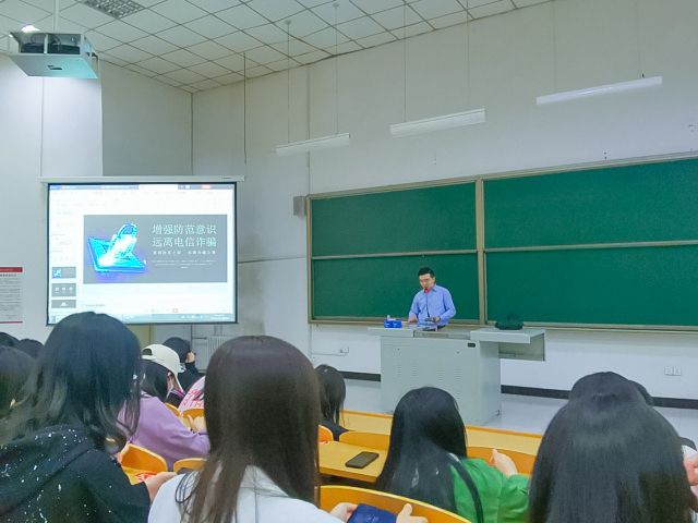 【辅导员说完满】校园安全教育——艺术传媒学院2017级视觉动产服辅导员说完满