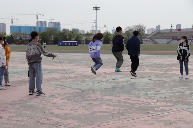 守候心灵春天 悦动你的精彩——经济与管理学院开展“心驰‘绳’往 ‘绳’采飞扬”浸润体验第五期活动