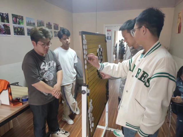 逸乐无穷 玩转青春——大数据学院、信息工程学院五月完满团支部活动集锦（三）