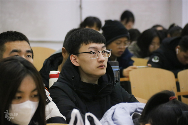 温暖红丝带 让爱拥抱阳光——我校举办“生命至上 终结艾滋 健康平等”世界艾滋病日活动