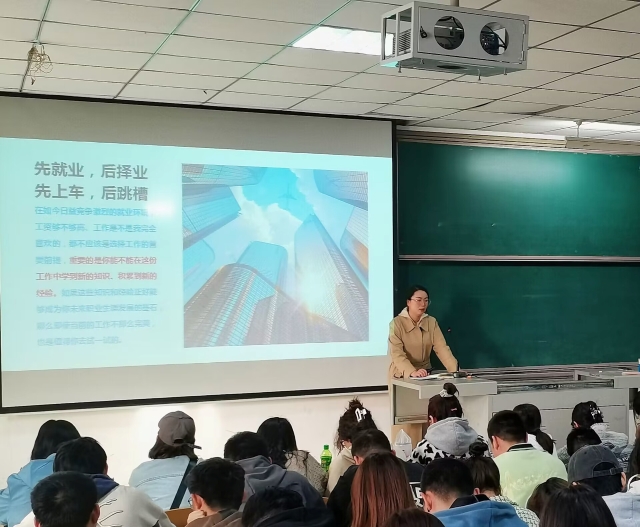 【辅导员说完满】“就”趁现在 “职”争朝夕——经济与管理学院2020级辅导员说完满活动