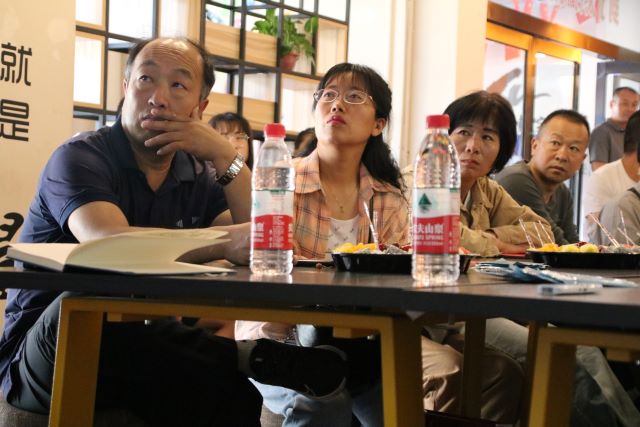 家校共建 携手共行——智能工程学院“家长开放日”活动搭建家长与孩子之间的桥梁