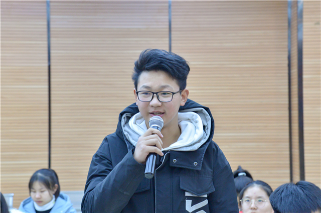 团委、学生会各学生组织相继召开本学期期中座谈会