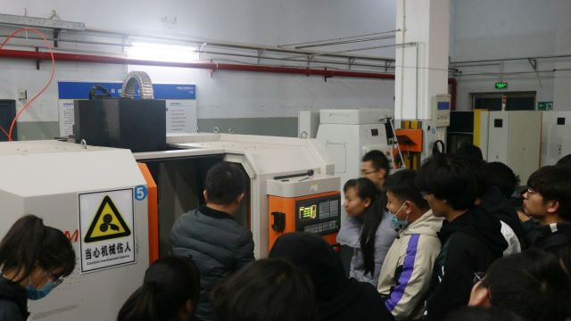 走进数控世界——智能工程学院第一届数控技能大赛