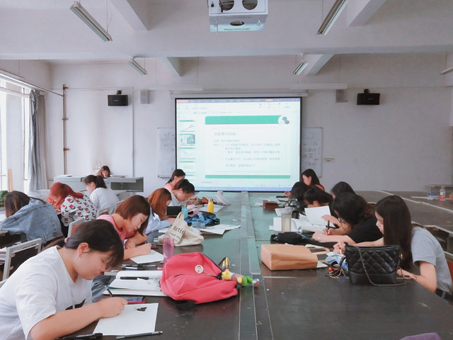 【完满班级】艺术视界 创意风采——艺术传媒学院视觉1704班举办完满班级活动